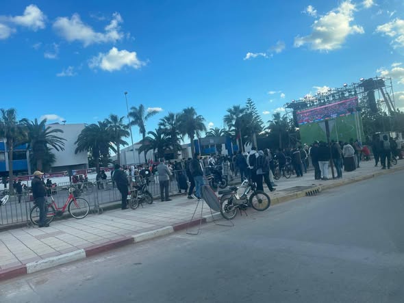 من لأضواء والمنصات إلى شاشة صغيرة: هكذا أُهين جمهورابن سليمان